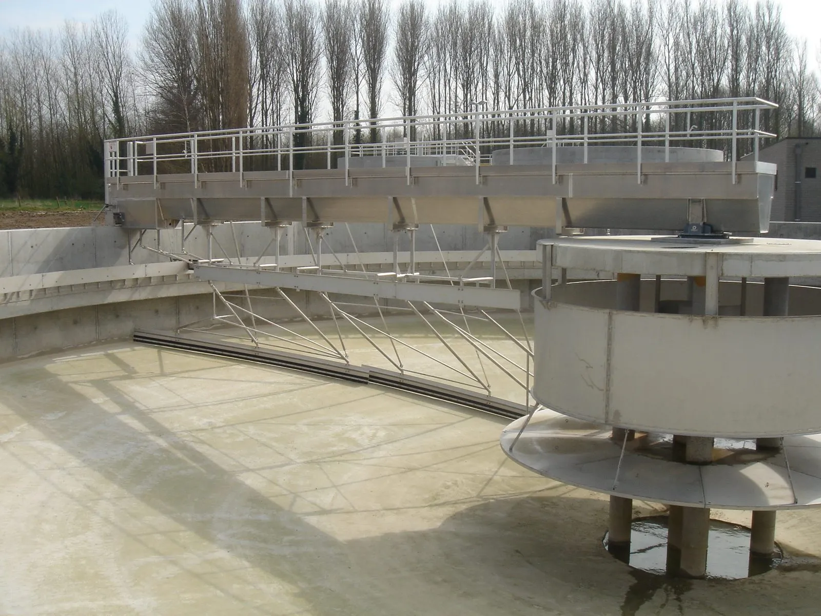 Circular sedimentation tank and scraper bridge at a water treatment works